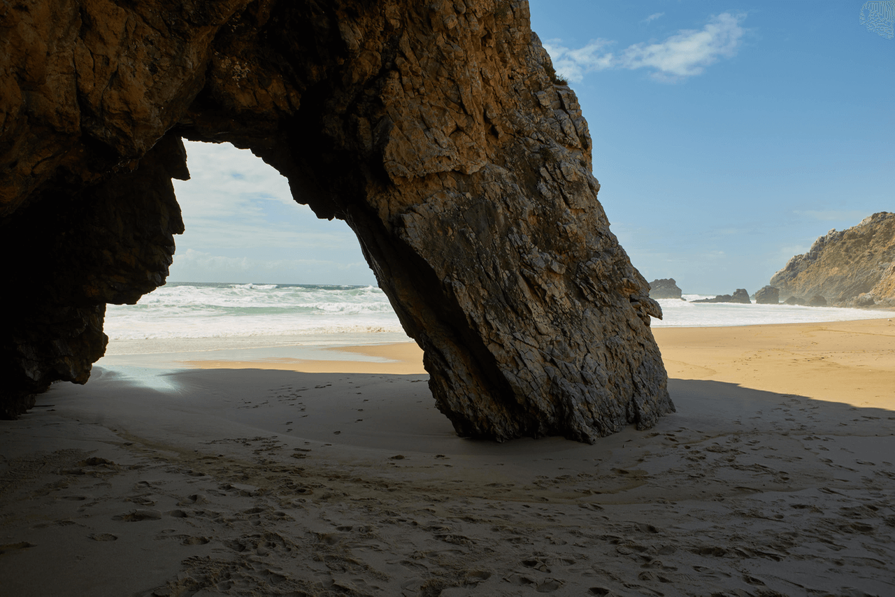 Arch at beach "Hell's Mouth"